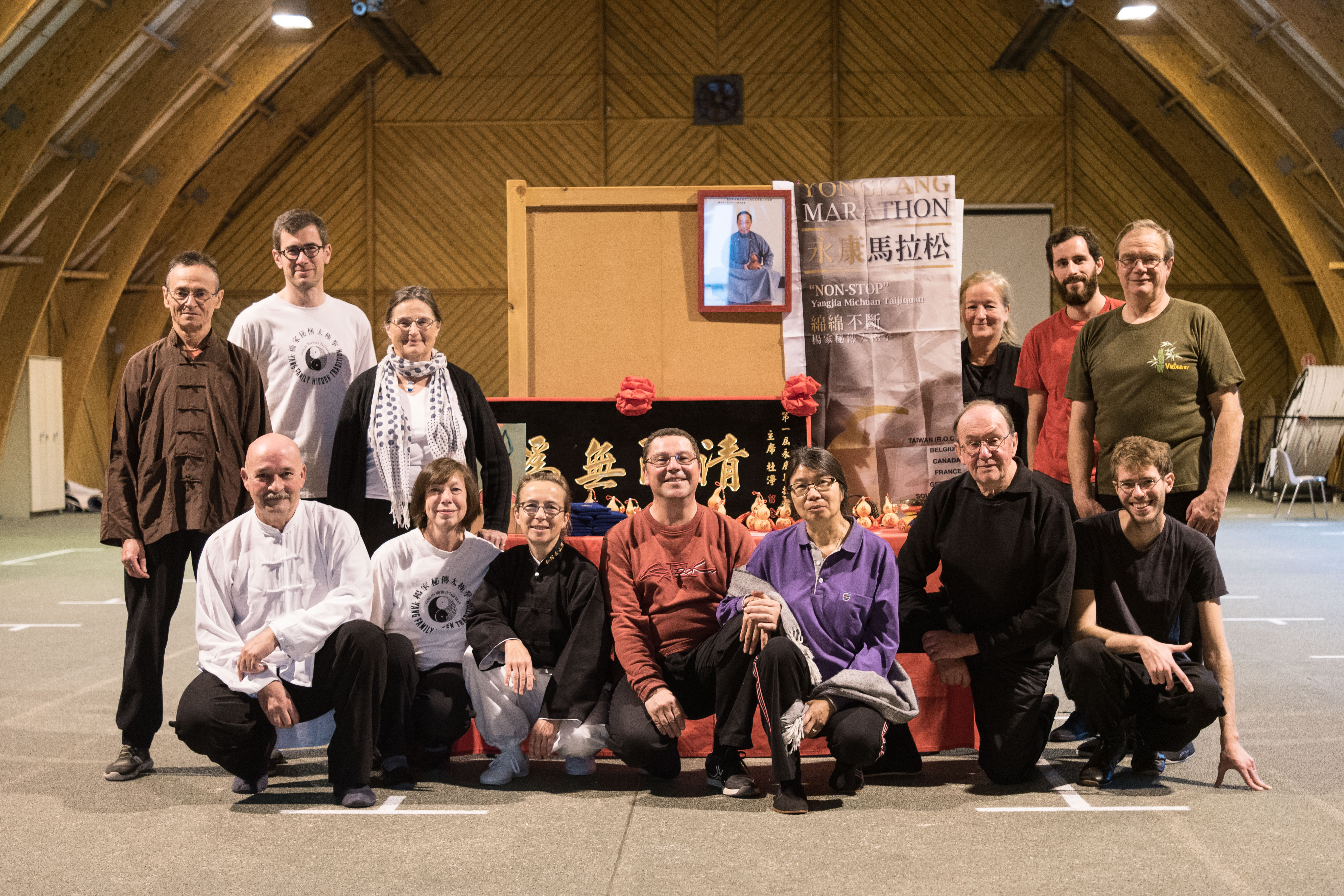 Ambiance zen dans un parc parisien adapté à la pratique du Tai-Chi